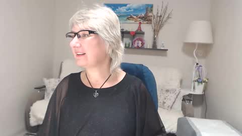 Snapshot of leilamays chatting on October 4, 5:35 am Leila Kinky online show from October 4, 5:35 am