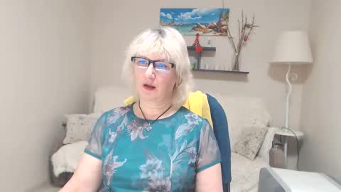 Snapshot of leilamays chatting on March 12, 4:41 am Leila Kinky online show from March 12, 4:41 am