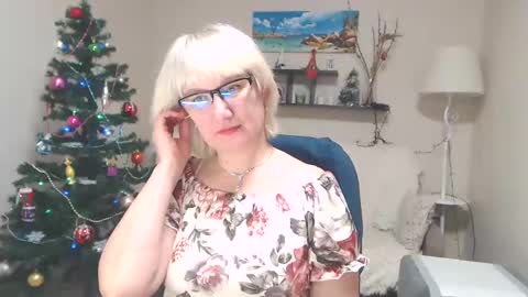 Snapshot of leilamays chatting on December 22, 5:56 am Leila Kinky online show from December 22, 5:56 am