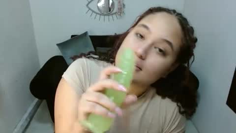 leilaparkersex69 online show from March 28, 12:37 pm