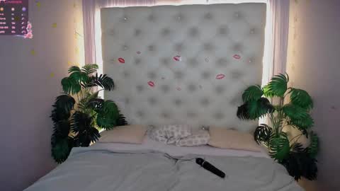 Snapshot of lela_ryan chatting on March 9, 6:43 pm Lela online show from March 9, 6:43 pm