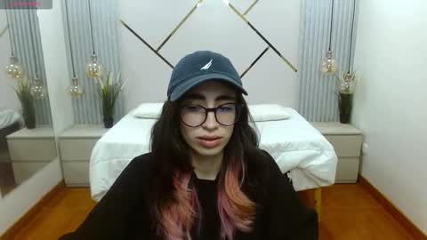Snapshot of lena_roses chatting on October 14, 8:33 pm Lena online show from October 14, 8:33 pm