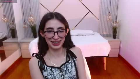 Snapshot of lena_roses chatting on September 9, 9:03 pm Lena online show from September 9, 9:03 pm