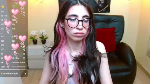 Snapshot of lena_roses chatting on December 5, 9:17 pm Lena online show from December 5, 9:17 pm