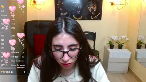 Snapshot of lena_roses chatting on January 4, 8:16 pm Lena online show from January 4, 8:16 pm