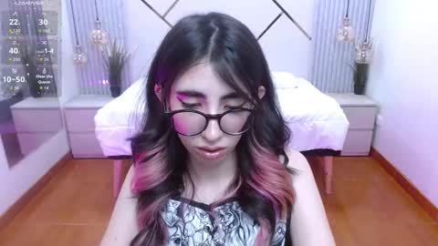 Snapshot of lena_roses chatting on October 6, 8:02 pm Lena online show from October 6, 8:02 pm