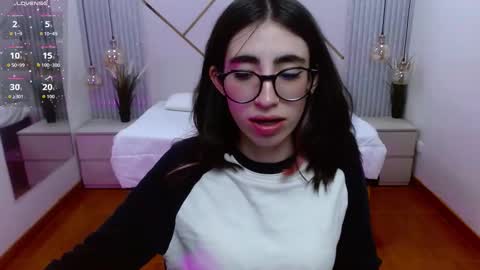 Snapshot of lena_roses chatting on October 7, 8:13 pm Lena online show from October 7, 8:13 pm