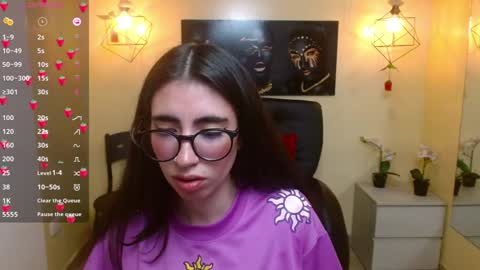 Snapshot of lena_roses chatting on February 6, 7:51 pm Lena online show from February 6, 7:51 pm