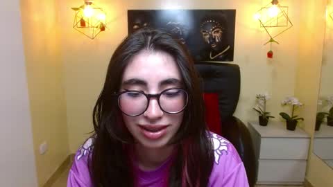 Snapshot of lena_roses chatting on February 27, 8:20 pm Lena online show from February 27, 8:20 pm