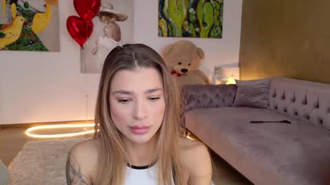 Snapshot of lenna_godess chatting on February 17, 6:31 am Lenna Goddess online show from February 17, 6:31 am