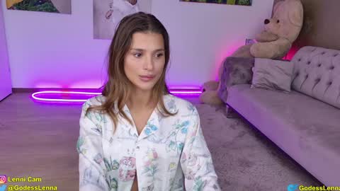 Snapshot of lenna_godess chatting on September 25, 6:23 am Lenna Goddess online show from September 25, 6:23 am