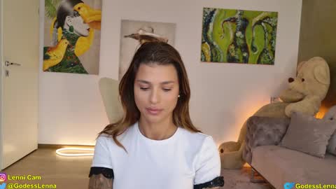 Snapshot of lenna_godess chatting on September 26, 6:33 am Lenna Goddess online show from September 26, 6:33 am