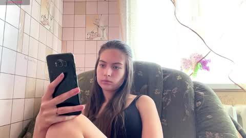 Hellomy name is Lennieits my first day here nice to meet you Give me 50 thumbs ups online show from May 18, 4:07 am