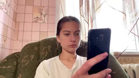 Hellomy name is Lennieits my first day here nice to meet you Give me 50 thumbs ups online show from April 25, 1:41 pm