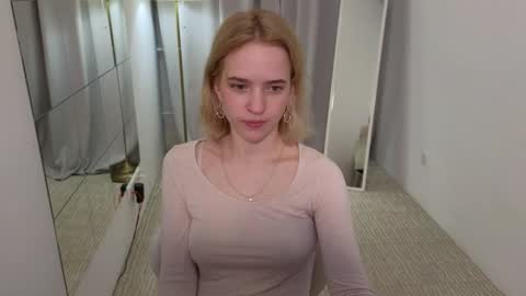 Snapshot of leo_lulu chatting on December 12, 2:33 pm Ashly online show from December 12, 2:33 pm