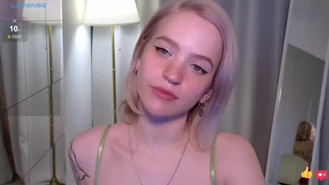 Snapshot of leo_lulu chatting on March 4, 3:59 pm Ashly online show from March 4, 3:59 pm