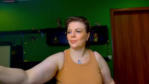 Leona tracie online show from April 3, 9:29 am