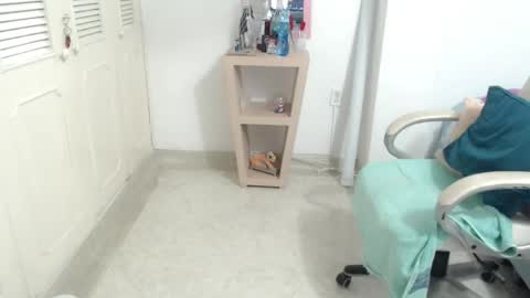 leonela   online show from April 15, 8:48 am