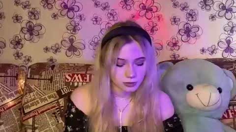 Mia online show from July 30, 10:16 am