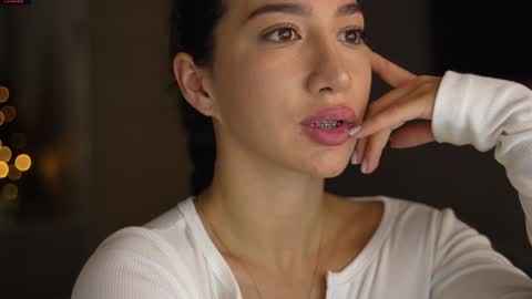 Snapshot of leoramallis chatting on December 24, 4:40 pm Leora online show from December 24, 4:40 pm