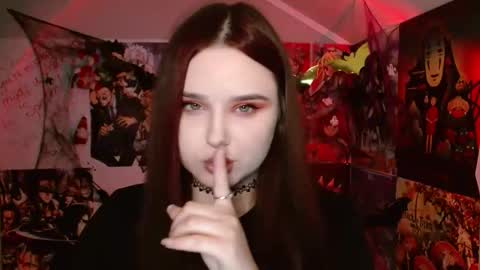 Snapshot of leraaa72 chatting on October 16, 6:27 am little secret online show from October 16, 6:27 am