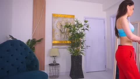 Snapshot of lesaismore chatting on December 5, 7:38 am Jessie online show from December 5, 7:38 am