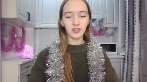 Snapshot of leslie_my_lovee chatting on December 21, 8:10 pm LESLIE online show from December 21, 8:10 pm