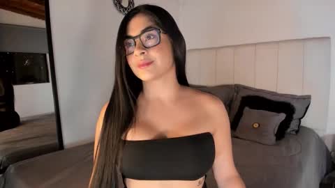 Snapshot of leticiaroldan chatting on October 9, 12:37 am Leticia online show from October 9, 12:37 am