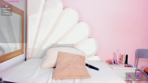 Snapshot of letizia_westy chatting on February 6, 4:21 am Letizia online show from February 6, 4:21 am