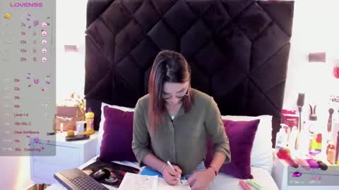 Snapshot of letiziia_sky chatting on February 18, 8:15 pm letiziia online show from February 18, 8:15 pm