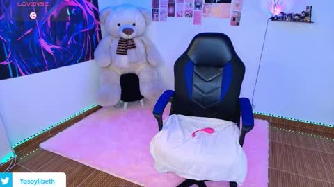 Snapshot of lev_akira chatting on October 17, 10:46 pm Akira online show from October 17, 10:46 pm