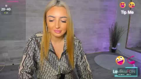 Snapshot of lexi_blazee chatting on September 27, 8:21 am Lexi online show from September 27, 8:21 am