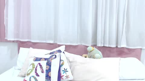 Snapshot of lexi_bloom chatting on February 15, 2:11 pm Gabrielle online show from February 15, 2:11 pm