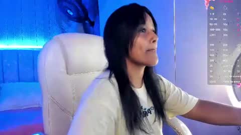 Lexi Adams  online show from July 28, 12:45 pm