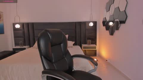 Lexie  online show from December 7, 12:45 pm