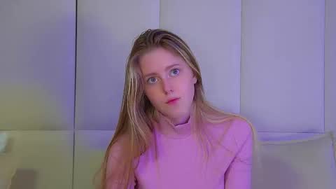 Snapshot of lexireadway chatting on September 16, 6:21 am Lexi online show from September 16, 6:21 am