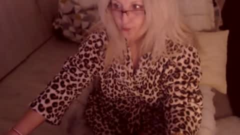 Hannah online show from March 19, 4:44 pm