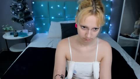 Snapshot of lexy_woorhez chatting on January 20, 9:24 am Lexy online show from January 20, 9:24 am
