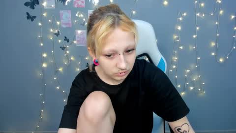 Snapshot of lexy_woorhez chatting on January 25, 10:19 am Lexy online show from January 25, 10:19 am