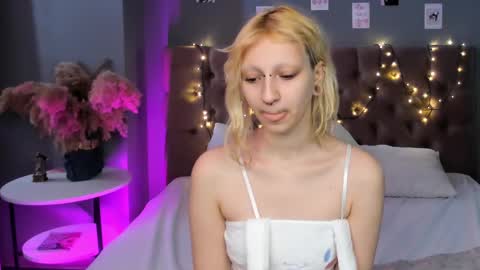 Snapshot of lexy_woorhez chatting on February 22, 10:29 am Lexy online show from February 22, 10:29 am
