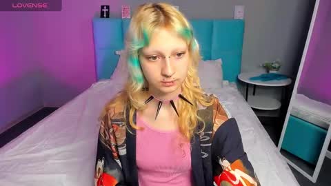 Snapshot of lexy_woorhez chatting on December 6, 3:19 am Lexy online show from December 6, 3:19 am