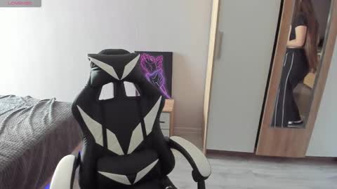 Leya online show from September 24, 1:10 pm