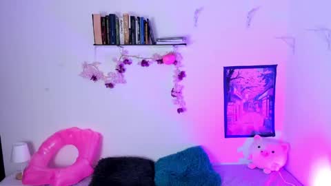 Leyla Miller online show from May 15, 4:43 pm