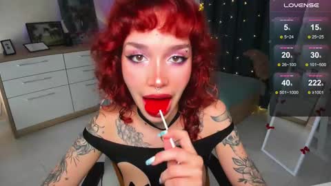 Snapshot of leylanoir chatting on February 9, 3:12 pm LEA online show from February 9, 3:12 pm