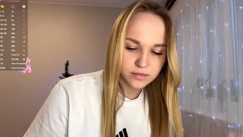 Mia online show from December 21, 1:15 pm