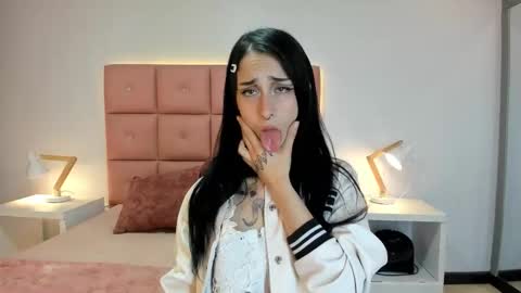 lhiamfitt online show from November 15, 6:03 am