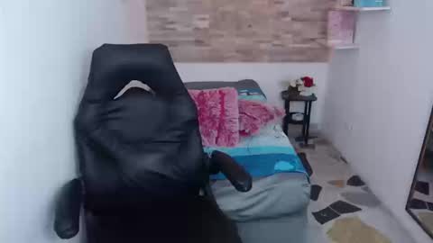 Snapshot of lia_glow chatting on September 23, 3:32 pm lia_glow online show from September 23, 3:32 pm