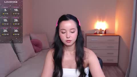 Snapshot of lia_hetty chatting on October 7, 2:32 pm L I A online show from October 7, 2:32 pm