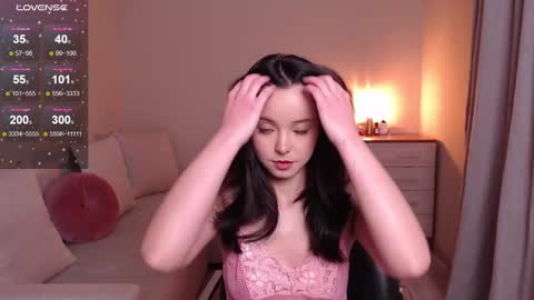 Snapshot of lia_hetty chatting on January 7, 3:23 pm L I A online show from January 7, 3:23 pm