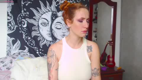 Snapshot of lia_monroe chatting on December 17, 4:11 pm Lia Monroe online show from December 17, 4:11 pm